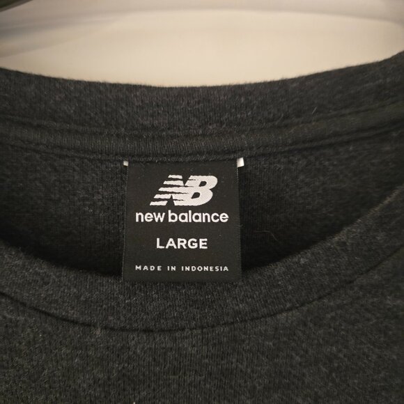 EXCELLENT WOMEN'S NB NEW BALANCE TUNIC STYLE LONG SLEEVE T SHIRT LARGE - Picture 2 of 3